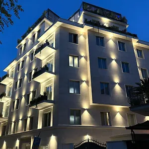J Maluni Hotel Rome